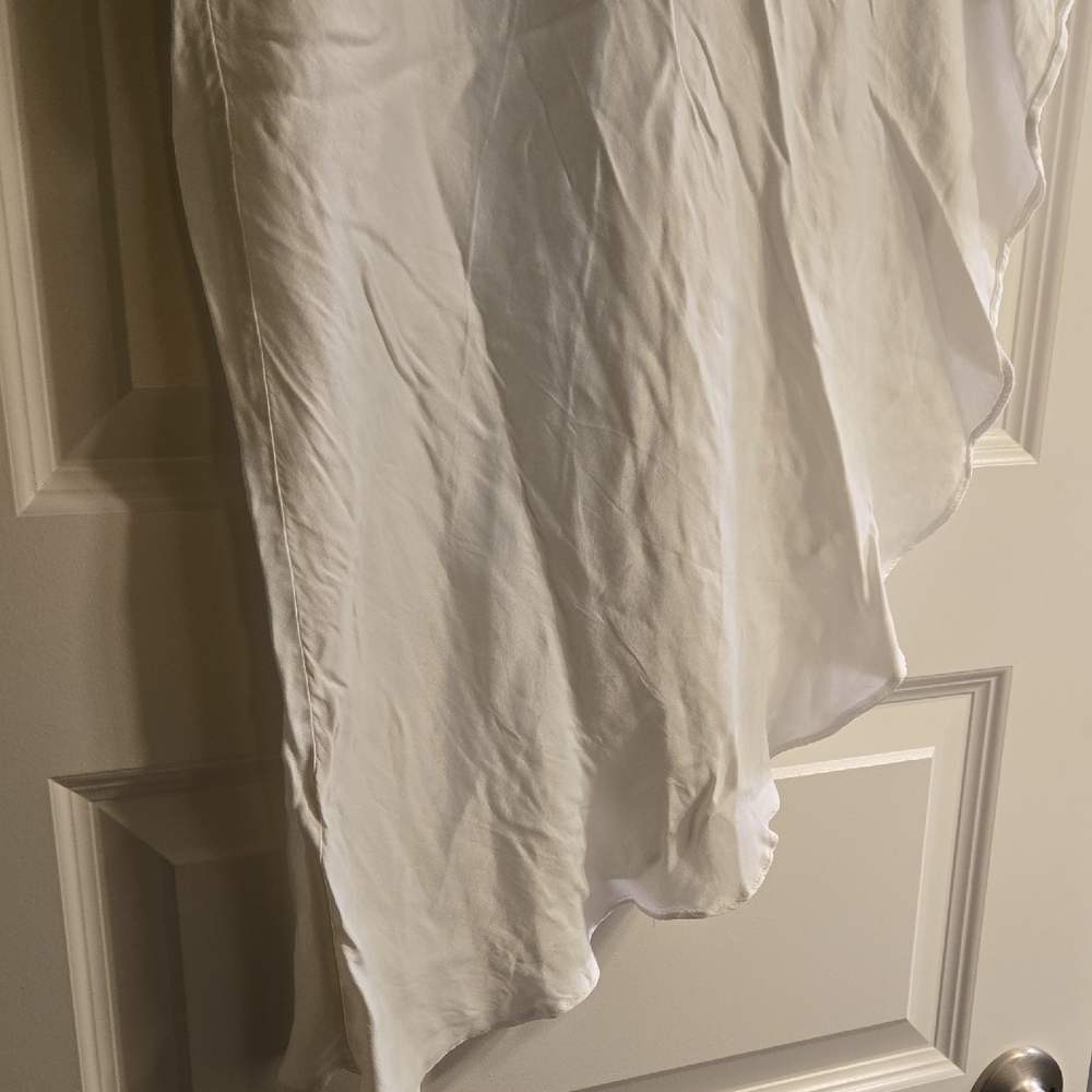 Zara Classic asymmetrical White Skirt medium So 🥰🥰🥰🥰 Cute Silky